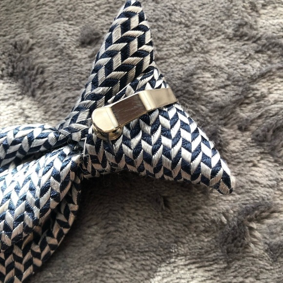 👦👔kids' Silk‎ Snap-On Tie - Black & Silver - Picture 4 of 5